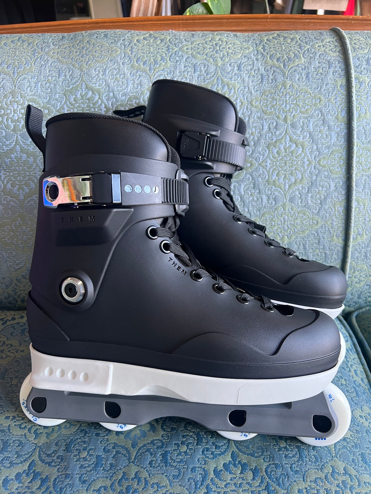 THEM Skates Black 909 58mm Complete (Sml, Med & Lrg)